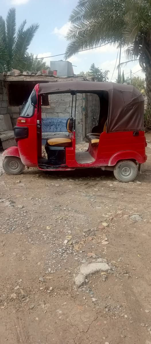 سلام عليكم تكتك البيع موديل 16 رقم سنويا انكليزي رقم بغداد تعمير جديد مكينة مجفتة تجفيت شركه تخم تاير دوشمه جديده السعر 4,000,000 وربع وبيها مجال مكان بغداد المعامل ***********
