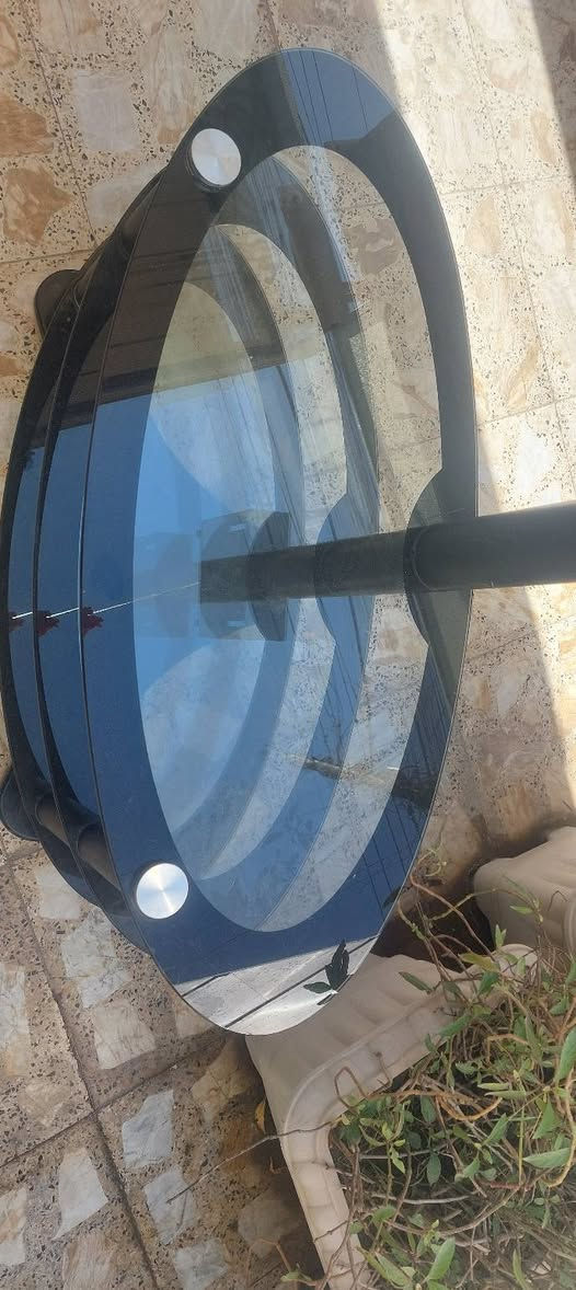 ميز تلفزيون نظيف السعر ٣٥ الف المكان بغداد حي البنوك ***********
