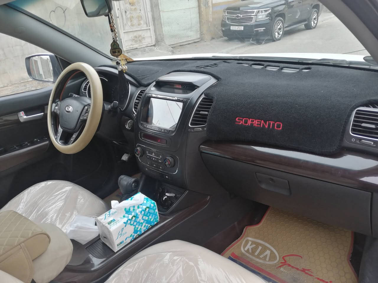 السلام عليكم سورنتو خليجي موديل ١٤ كامل مواصفات واحد ع واحد مكينه ٦سلندر ٧راكب ٣قطع تبريدثلج حداديه ومكينه كفاله بيها بارد فقط بلباب بسيط والباقي مكفول بأسمي مداور ثاني يوم مكاني كربلاء غير متواجد ع الفيس رقم التلفون ***********
