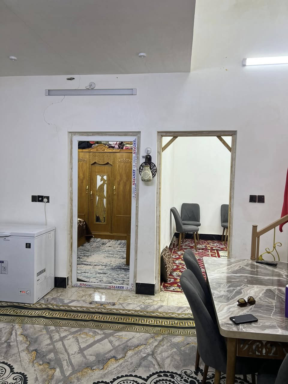 للبيع بيت 100 متر طابق واحد طابو سند25 تحويل بسم المشتري لبيت بناء قديم  عكاده نضيف لبيت كلش لبيت ستقبال وصاله وغرف 2 ومطبخ سيراميك للسقف الارضيه بورسلين حمامات داخليه وطارمه موقع البيت كربلاء كنطرت السلام شارع المدرسي قرب المصري فرعه تبليط 
6 متر سعره 65 بي مجال للستفسار ***********
