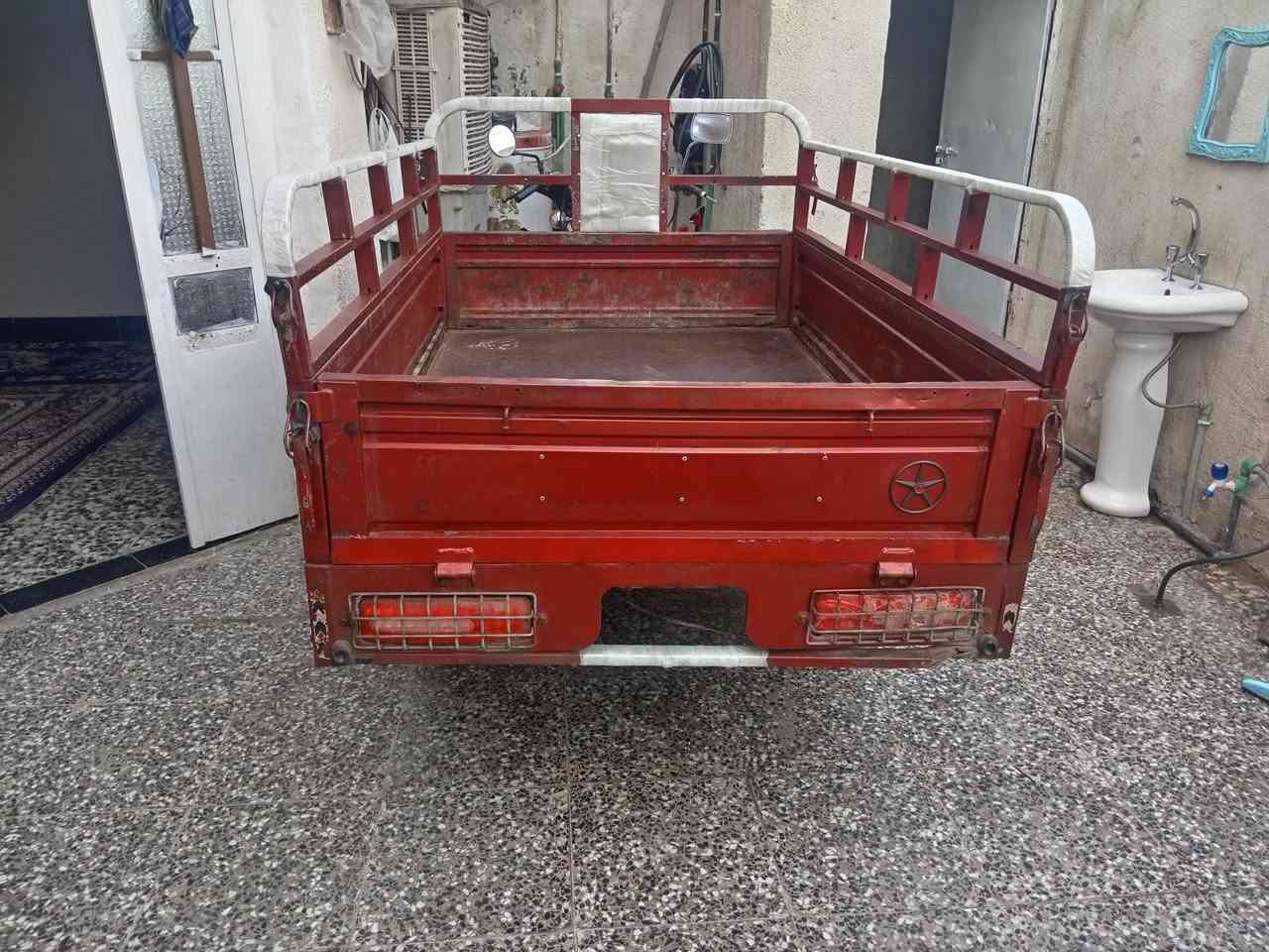 السلام عليكم 
ستوته دايوان ٢٠١٦اوراق  كامله كهربيئات شغلة سلف هندر السعر مليون وميه مكاني بغداد على السياحي مقابل حسينيه المعامل ***********
