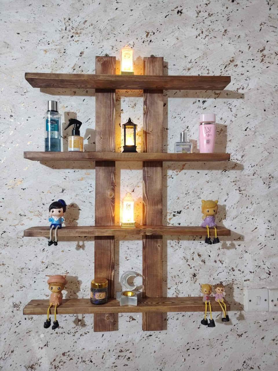 رفوف خشب حسب الطلب يفيد لكلشي للمطبخ للمكياج للعطور للديكور واسعارها كلش مناسبه تبدي  5 الالف لاهل الجمله هذا رقمي للتواصل ***********
