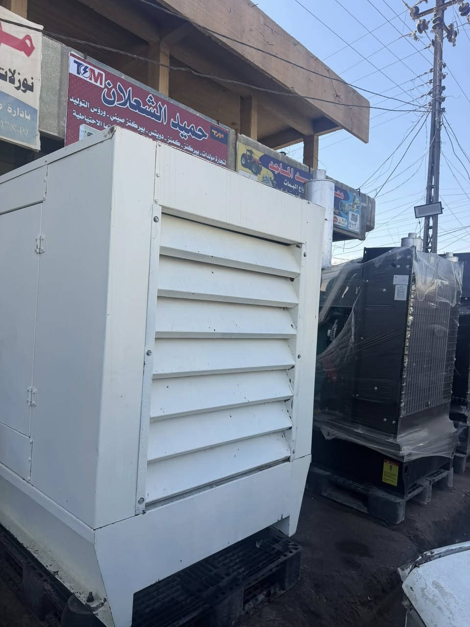 مولدة بيركنز 60KVAكاتم بلادي ما مفتوح إنكليزي  شرط الحمل فقط كابينه مصبوغ خارج العراق 
السعر 5500$
***********  - ***********
