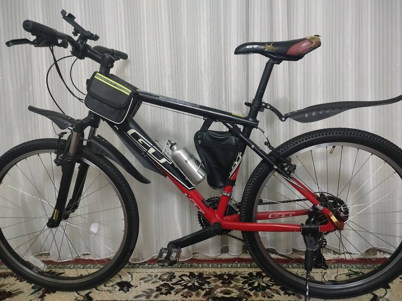 شركه GT العالميه
باليسكل 🇩🇪
 
مواصفات:  
النضافه مالو 90/100
1: معدن المنيوم. 
2:وزن خفيف 7 كيلو. 
3: كير امامي 3نمر.
4:كير خلفي 7نمر. 
5:دبل الامامي شغال. 
6:البايسكل يتحمل وزن 100كيلو. 
ما بي اي عطل.
الغراض الي بل صوره كلها ويا 
مكاني،،، موصل حي النور 
الرقم (***********)
بي واتساب السعر خاص 
ملاحظه: الاغراض كلها ويا.. 