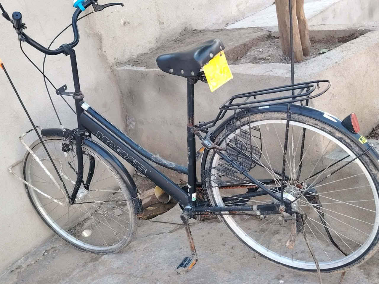 اسلام عليكم ورحمة الله وبركاته بايسكل للبيع حجم 26ابايسكل نضيف مال جناي لون اسود  وكلشي بي شغال وسعر 100الف وبي مجال العنوان النمرود الحويجة المفتيات  رقم الموبايل *********** اسياء بي وتساب
