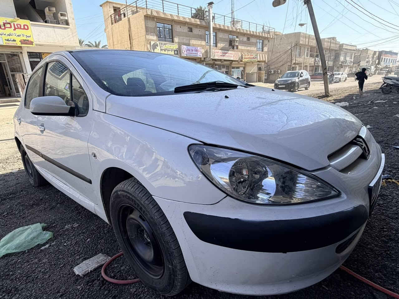 السيارة حلوة وكلش نظيفة مكفولة من كلشي مصبوغة عام بدون ضربة فقط جمالية اثر جراد
موديل 2005 كلشي شغال بيها هزة جديدة مداور ثاني يوم 
السعر 60 وبيها مجال بسيط مكان السيارة بغداد- الكاظمية - الطي 
مكلف بالنشر رقم صاحب السيارة 👈 ***********
