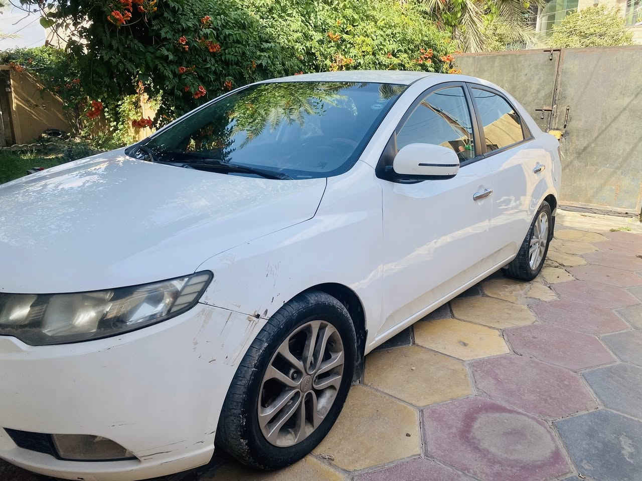 سياره سيراتو.    2012 خليجي  لايوجد أي ضرر  فقط صبغ في الجاملغ الخلفي  كير محرك كفالة تبريد شغال يوجد سونار للسيارة السيارة شمالي رقم سليمانية  السعر105 وبيه مجال للاستفسار الاتصال على الرقم التالي ***********
