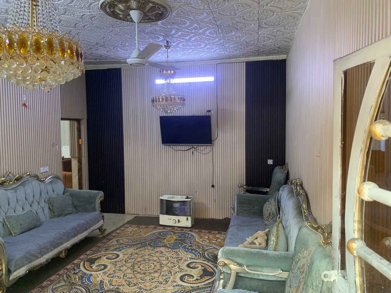 السلام عليكم🙋
اسعد الله اوقاتكم بالخير والسرور🎀
🔴بيت #للبيع موقع ممتاز قرب الشارع العام
🔴المساحه 200م واجهه10 نزال20طابوووو صرف #شارع_10
#موقع_ممتاز_جدا
🔴بناء سنه 2009
🔴ط1/   كراج استقبال صاله غرفة نوم مطبخ منور صحيات مناور 
🔴ط2/  4غرف نوم صاله خدمات
🔴للاستفسار يرجى الاتصال على:-
📲*********** #اتصال_واتس
📲***********
🔴ملاحظه يرجى زيارة مكتب،، #عين_الفهد_للعقار البلديات ٩نيسان خلف مخازن الاسمنت شارع ٢٠ مقابل مكتب الجزيره للاتصالات والانترنت..
