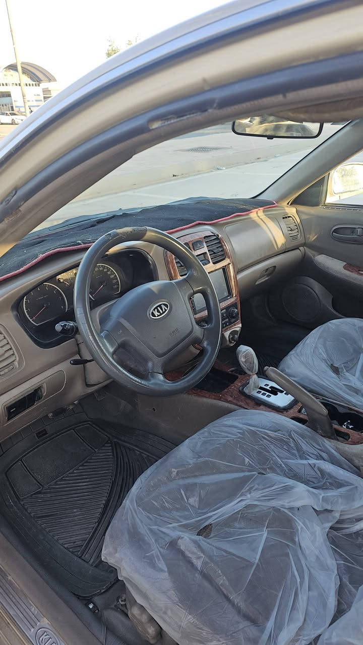 السلام عليكم للبيع كيا اوبتما مديل ٢٠٠٢ السياره باسمي السياره مصبوغه عام اثر جراد السياره كامله من كلشي مكينه كورلا 1800 للبيع بسعر ٦٠ وبيه مجال مكان السياره النجف الكوفه 
للتواصل ***********
