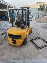 للبيع شوكية كوماتسو كير مكينة ازوزة كفالة عامة بلادية ٣طن مكن بغداد ال...