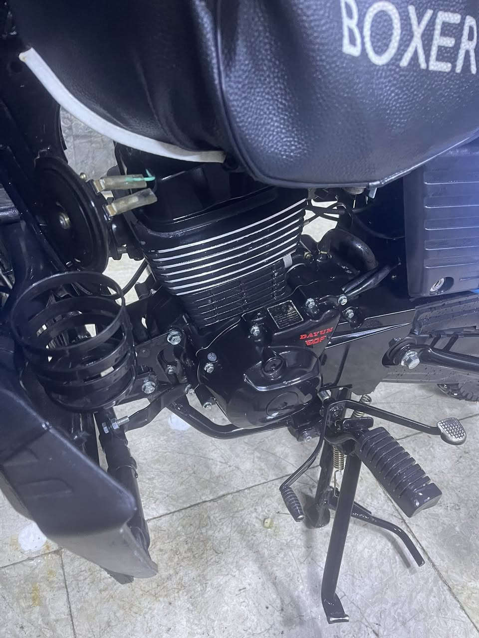 السلام عليكم الحلال للبيع دراجه ديوان موديل 2025  مكينه 200 نفخ دراجه متعوب عليها دهن كل سبوع بانزين محسن سبب البيع تركت دلفري 
عارضها السعر 2800 وبيها مجال 
دراجه مرقمه اربيل 
لل اتصال *********** 
والخاص مفتوح 🔓
