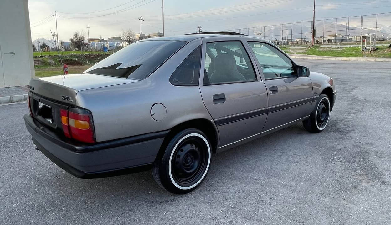 ئوپل موديل١٩٩١
مةكينه ١٦ قايش پان
پاوةر
گيرو مةكينه بةشةرت
توندو تول 
چوار تاو ويلي لوك
خايسي نيه و  دو سةرة دةبلةكاني دواي چاكراوون
دوو پارچةي بوياغة بي دةعم و  ليدران
موس و برانةووة بةشةرت
كارةباي مةزبوته هةموي بةشةرت
لايت زينون
سلايته
گةرميي بةشةرت
بةردةگا و  دةشبول لوك
كامل گاعي كراووة
سةيارةكة لة رسم چونه و  لةبةو چاويش وا جوانه
سعري18 $
*********** بشدار, السليمانية
