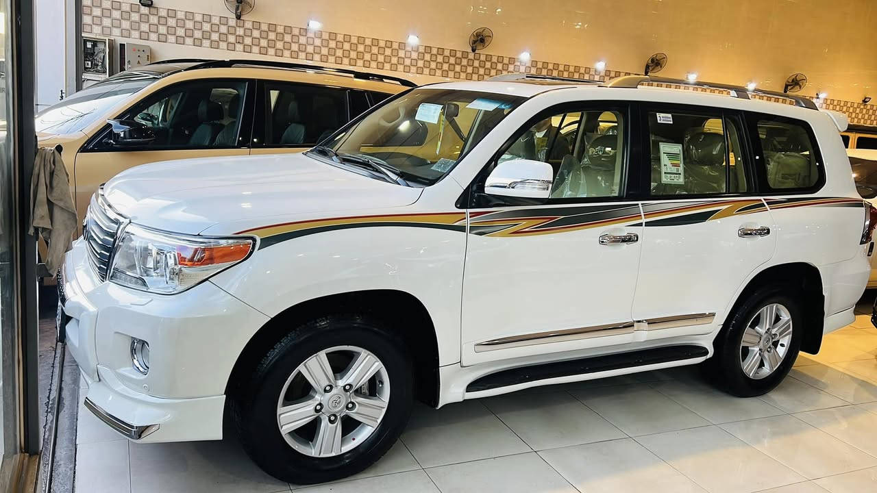 السلام عليكم 

لاندكروزر 2015 

محرك 6 سلندر

8 ايرباك 

حساس+ كامره 

جلد 

ماشيه 167

مكفوله من الصبغ والتبديل والفتح 

بارد بالجاملق الخلفي فقط 

للستفسار 

***********
