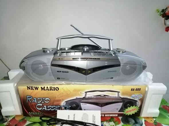 السلام عليكم (جملة ومفرد )
مسجل دبل كاسيت جديد بالفلينة 
راديو 3 موجات صناعة نهاية التسعينات 
*********** واتساب
