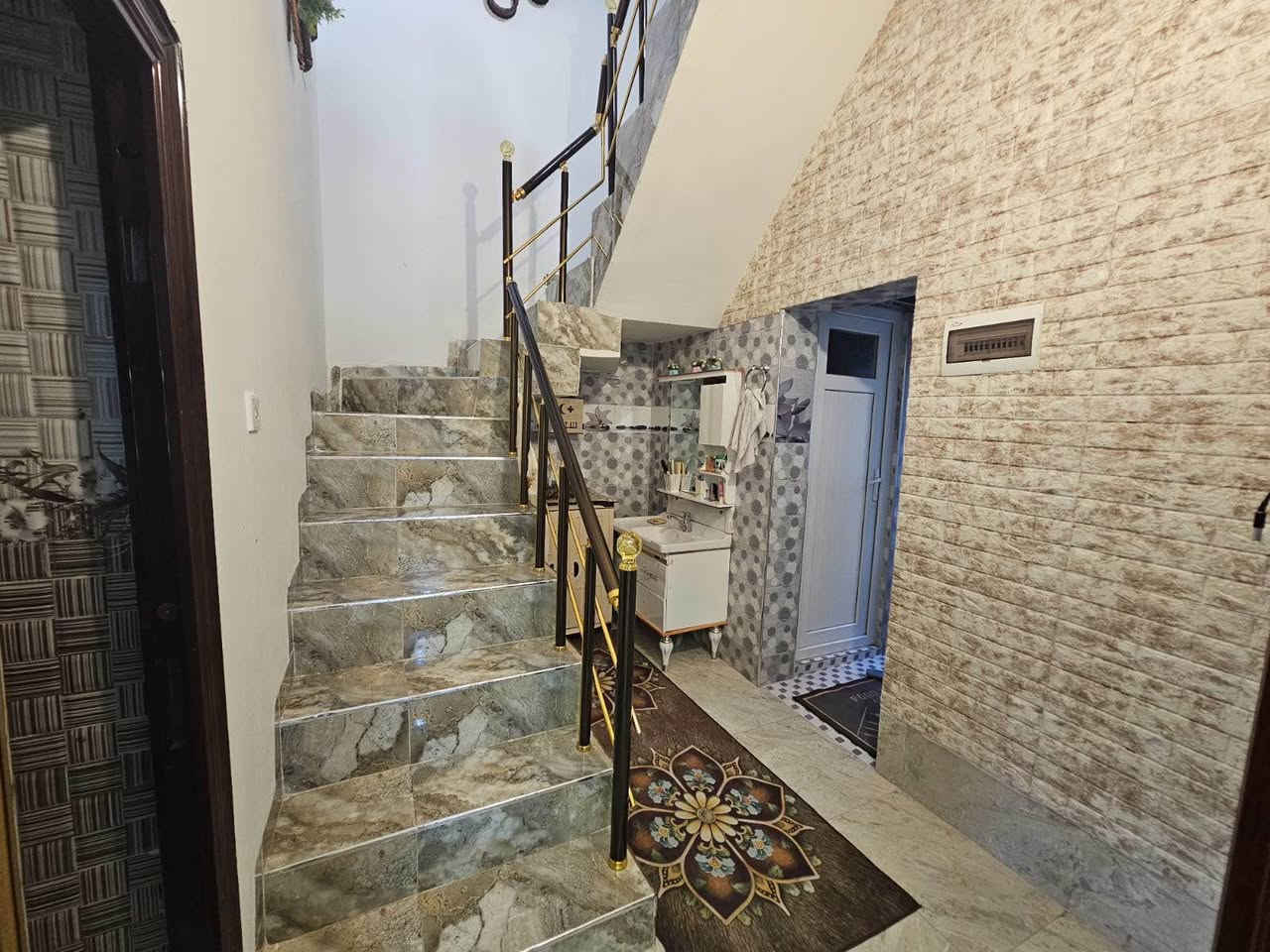 دار طابو صرف طابقين بسعر 105 مليون 
✔️العنوان :ال55 مقابل جامع الراشدين على السايدين مباشرةً  
✔️المساحة :100مربع 
3غرف نوم مع الملحقات 
*********** كركوك, العراق
