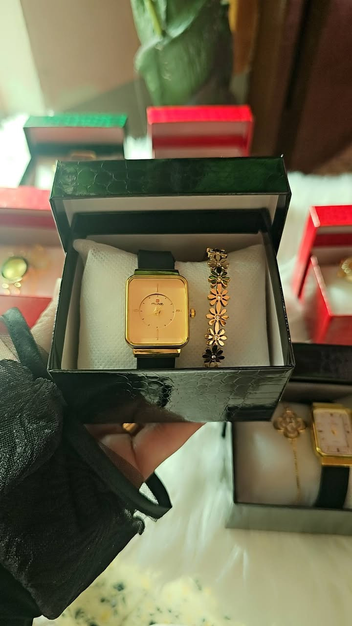 🎁✨ لأن المعلمة مو بس تعلّم… هي تصنع أجيال ✨🎁
بكج نسائي راقي وأنيق يليق بذوقها 💖
💍 إكسسوارات ناعمة
⌚ ساعة أنثوية فخمة
👜 تنسيق مرتب وجاهز للإهداء
هدية مثالية لـ عيد المعلم حتى تعبّرين عن الامتنان بأجمل طريقة 🌸
✨ تغليف أنيق وجاهز
📦 متوفر توصيل داخلالمسيبونواحيهاو لكل المحافظات
🛍️ الحجز مفتوح والكمية محدودة
🎀 نجهز الطلب حسب الذوق والطلب
📩 احجزي هديتك هسه وخليها تكون مميزة ومختلفة
لا تنتظرين آخر لحظة 💕
#إكسبلور #عيد المعلم


**إذا كنت صاحب هذا الإعلان وتريد حذفه لأي سبب، رجاءا أرسل رسالة إلى الدعم الفني**