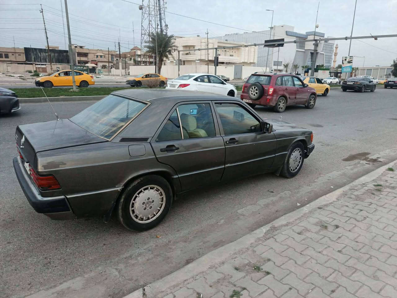 مارسدس لبيع موديل 1991كير محرك بطه ونجي شرط بدون ضربه صبغ عام لجماليه فقط رقم كركوك سنويه مشروع وطني سياره احلئ من صوره مابيها نقص كير اوتماتيك شراي خابرني هذا رقمي ***********         سعر 39 ورقه
