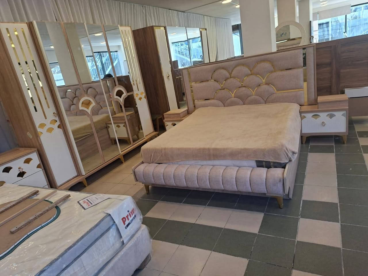 تخت منجد فخم ومريح  جميع القياسات و الألوان متوفرة 
بيروت فرن الشباك مقابل شركة alfa 
G. Furniture


**إذا كنت صاحب هذا الإعلان وتريد حذفه لأي سبب، رجاءا أرسل رسالة إلى الدعم الفني**