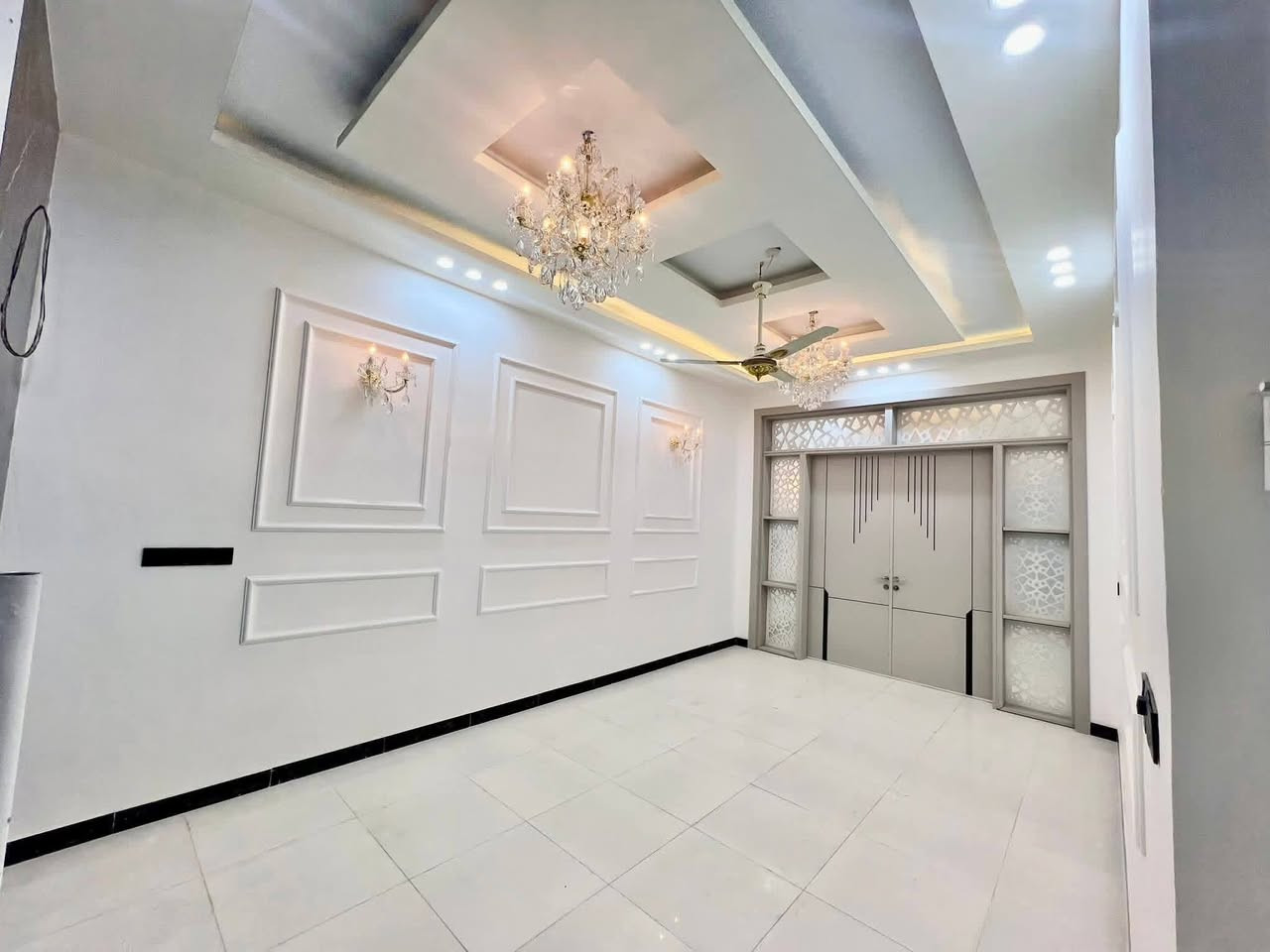 يعلن مكتب المعمار ملحق قريه الغدير شارع سنتر
بيوت ثنين بمساحه 150 متر داخل مجمع   طابو زراعي سند 25 بي اقرار محكمة 

واجهة 7.5 * 20

بناء درجة اولى طابوك نهروان صب مركزي 
بورسلين وسيراميك والواح وجبس 

غرفتين وصالة ومطبخ وحمام واستقبال وحمام خارجي وحديقة خارجية جاهزة للزر
منظومة كامرات

شارع 15 متر
موقع مميز حرف T
وجه كربلاء عكس الشمس 
البيت ما مسكون ولا يوم بناء حديث

خط مولد جاهز والوطني 3 فيز 

المنطقة تبليط من الشارع العام لباب البيت 

المنطقة جيدة جداً من ناحية الاهالي 
موقع قريب جدا شارع المطار مقابل قريه الغدير 
للاستفسار اتصل ***********
