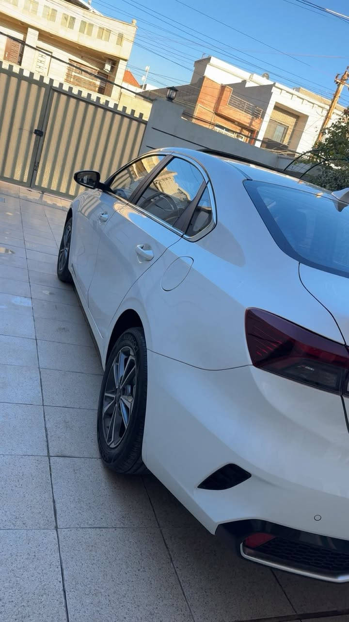 السلام عليكم
سيراتو K3 موديل 2024
السياره فول المواصفات 
كشنات جلد اشاره بالمري 
فتحه بالسقف 
السياره رقم اربيل باسمي 
مكفوله السياره من الدعاميه للدعاميه 
السعر.  141$
العنوان بغداد /حي الاطباء 
الهاتف ***********
