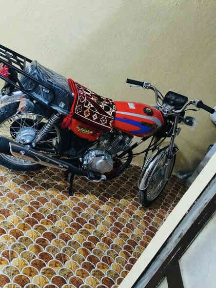 السلام عليكم دراجه ناما تعمير  للبيع دراجه جديده ماصارله شهر من تعمرت  تعميره كله ٢٥ شاصي سكنر بوري رفيع دراجه تخبل سعره ب١و٥٠ مكاني حله  اتصال على رقم فقط  ***********
