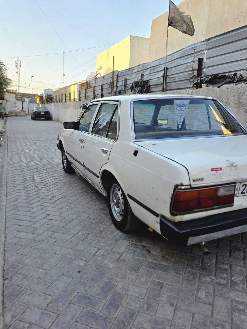 السلام عليكم كرونه موديل 81 رقم انكليزي ديالى 
مكينه بلادي مكفوله كير اكسن خفيف تخدم تاير جديد ترريد شغال تدفه حداديه صدر جديد السياره جاهزه ومكفول السياره بأسمي العنوان مدينه الصدر رقم الهاتف ***********
