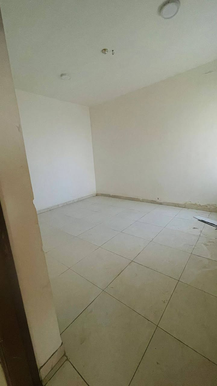 دار للبيع مساحه ٢٦٥ متر طابو صرف
العنوان ابي غرق مجمع ارض بابل حي الحسين

الخدمات مجاري ولا نقطه مي بالمجمع

مدارس حكوميه ٣ بنات ولد ابتدائيه ومتوسطه واعداديه كبالك

مطلوب ٩٤ تقريبا

مقدمه تطلوعه ١٠٠ وبيه مجال بسيط

امنيه سكيورتي
تكدر تبني طابق ثاني

يحتوي علئ طابق واحد غرفتين نوم للاستفسار ***********
***********
