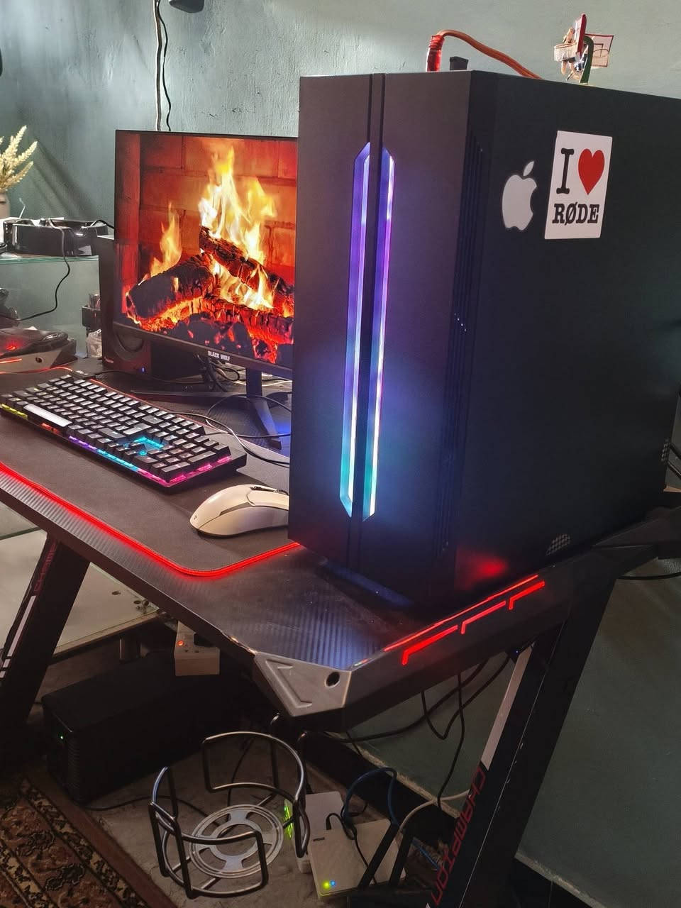 للبيع
حاسبتي للبيع بسعر 750 الف وبيها مجال للشراي 
وشوفوا سعرها بيش ماخذها وبيش عارضها هيه وميزها وشاشه والسماعات وكلشي
مواصفاتها بالصور مخليها من الشاشه والكيس وضايفلها ثنين هارد احتياطي 
119 GB
500GB 
سبب البيع اريد اشتري تلفون بمكانها 
الحاسبه مواصفات متوسطه تكدر تستخدمها للالعاب وتكدر ك شغل وللتصميم 
شاشه 2K 
كيبورد RGB 
ميز RGB 
يو بي اس KSTAR
سماعات مموجودات بالعراق قليل ريمكس بيها كامل من شركه maono 
صوت خرافي اذا تعليها يرج رج 
الحاسبه كلش ممتازه 
*********** واتساب
