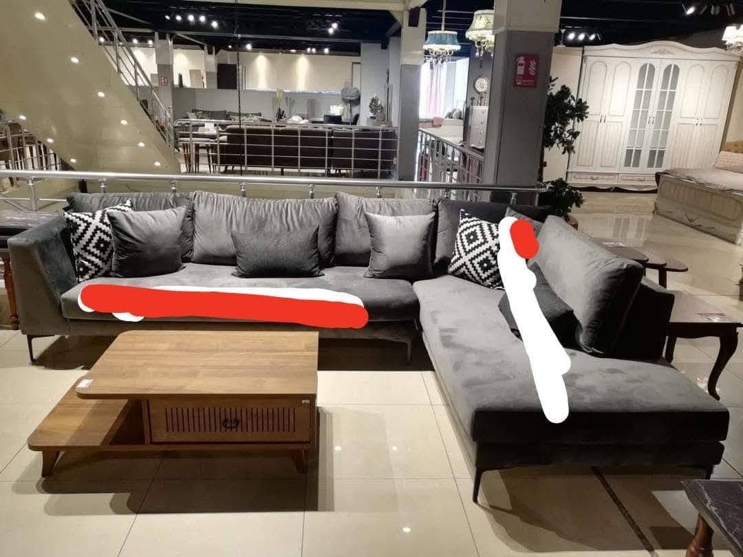 🛋️ للبيع: تخم كورنر مستعمل بحالة ممتازة جداً (نظيف)
​اللون: رصاصي أنيق (كما موضح بالصور).
​الموديل: زاوية (يمين).
​القياسات: 310 سم × 213 سم (العمق 100 سم).
​حالة التخم: مستعمل ونظيف جداً.
​السعر: 500 ألف دينار (وبيه مجال بسيط للشراي).
​المكان: واسط - الكوت / حي الزهراء.
​للتواصل والاستفسار: ***********

