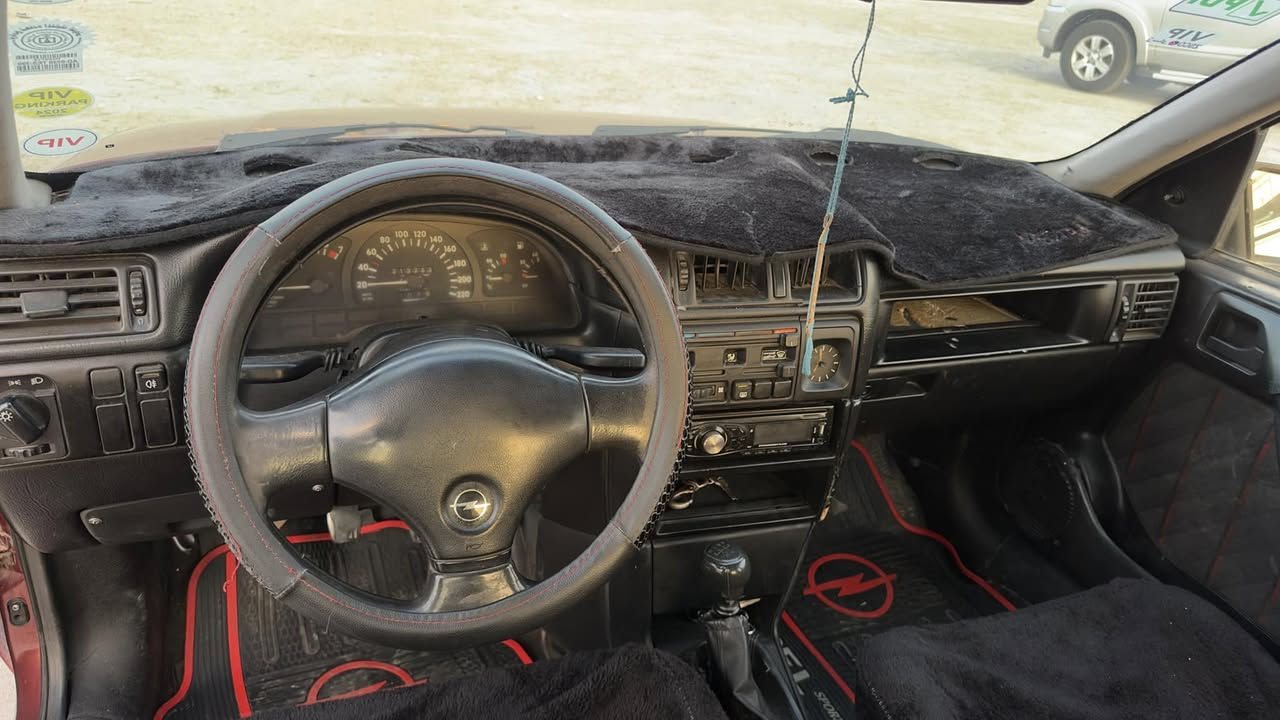 سلام عليكم 
اوبل فكترا 
موديل 1992
مشروع وطني سنويه جديد لحد2028
صبغ عام جماليه بدون ضربه بدون دواخل
محرك 20i كير عادي
كير محرك بشرط
سياره نضيفه من دواخل ومن خارج مناقصه شي
تحويل شرط ثاني يوم 
مكاني كركوك الي يريد السياره مايكون خاطره اله طيب
رقم ***********
