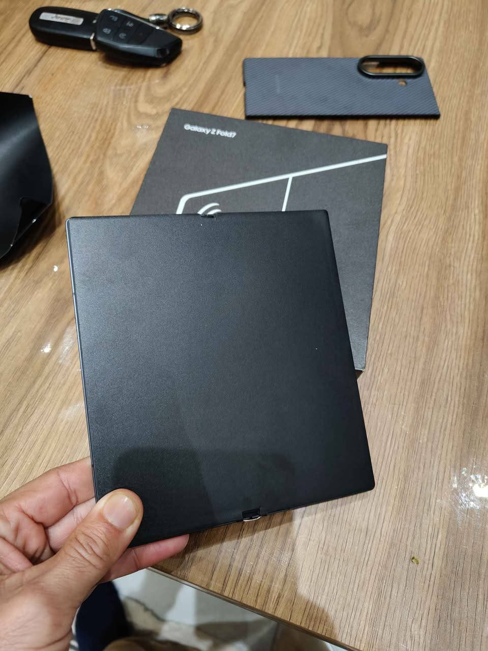 سامسونك z fold 7
ذاكدة 256 /12
الجهاز مستخدم شهر واحد فقط 
ملحقات كاملة
حافظات اصلية عدد2
شاحن 45 واط اصلي
لاصق الشاشه مال شركة بعده بالشاشات
السعر 1550,000/اسعار ثابته
الملك سنتر /السيدية
*********** بغداد, العراق
