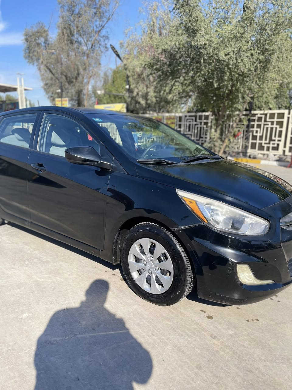 السلام عليكم هونداي اكسنت 2017 و ارد امريكي حادثها فقط قبغ الصندوك بدون دواخل و مبدل بلادي بدون صبغ ايرباكات سليمة كلها ماشية 26 ميل حقيقي محرك 1600 تحكمات سترين كروز سرعة كامرة خلفية بلادي  تبريت ثلج و كلة على البلادي باتري جديد زوج تايرات جديد السونر
 و صور الحادث منشور بأسمي رقم بغداد الجديد سيارة جديدة و نظيفة و ممتعوبة مكانها بغداد زيونة 
السعر 103 ورقة وبيها مجال ان شاء الله … تحياتي 
للاستفسار متواجد ***********
