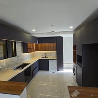 شقة للبيع مجمع الروان السكني طابق 13 اطلالة خارجية تحتوي على ٣ غرف نوم...