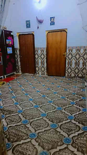 الدار اللبيع طابقين يتكون من غرفتين وصاله ومطبخ واستقبال ومحل غرفتين فوك مساحته 200 قادسيه حي الجهاد قرب المدارس السعر خاص ***********
