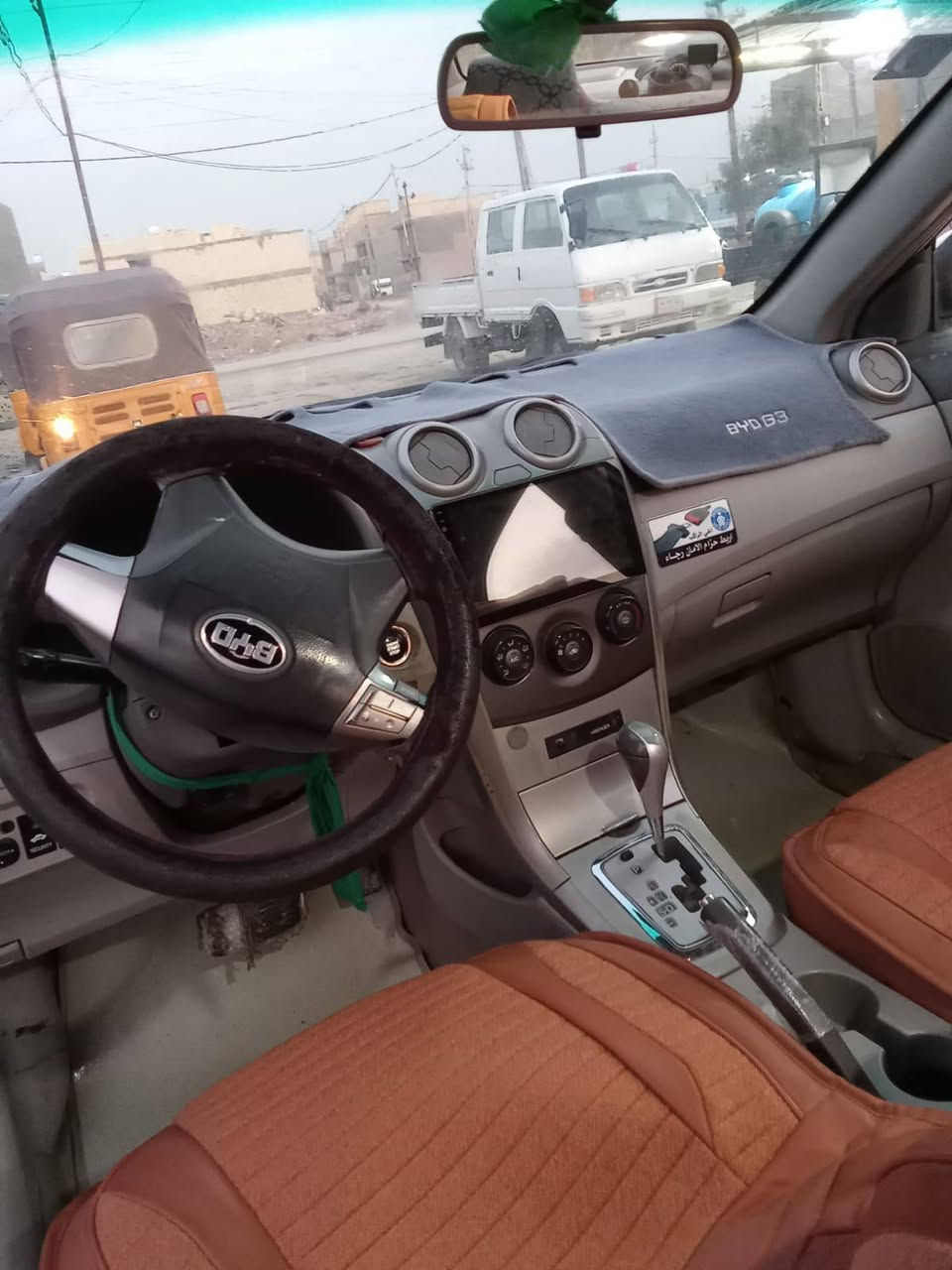 السلام عليكم اخوان بي واي دي جي ثري موديل 2015 رقم بغداد انكليزي هزه جديده كير اتو شاشه لايت زنون تخم تاير   السياره مال شغل جاهزه مكينه و كير خير من لله المكان بغداد الشعله السعر 53 رقم الهاتف ***********
