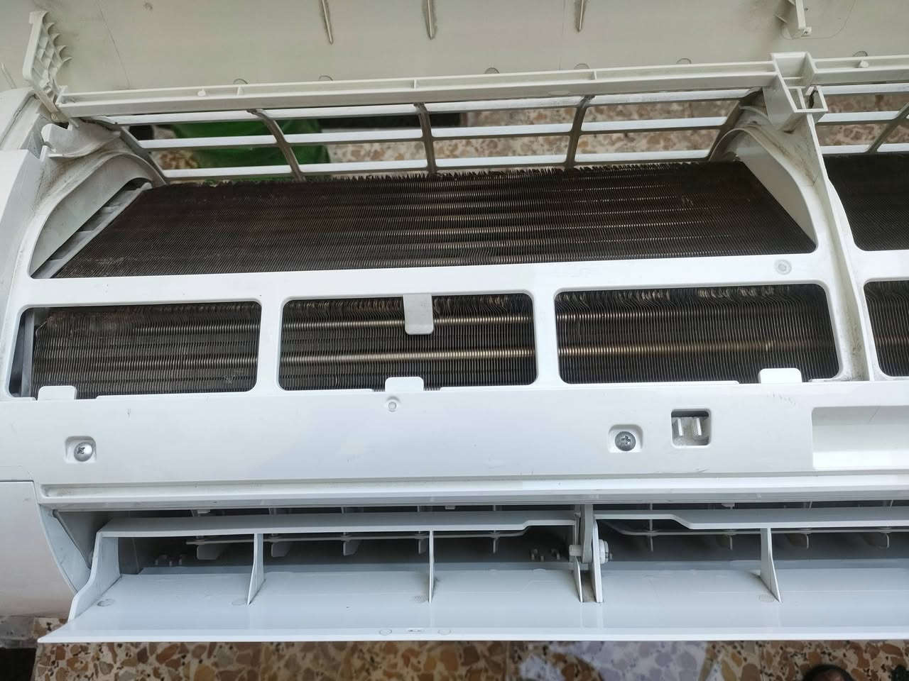 السلام عليكم سبلت للبيع 2طن نوع توسوت بلادي تدفئة تبريد غاز 410 بدون تصليح كامل مع البواري  المكان بغداد مدينة الصدر السعر 475 ضمان 10ايام الاتصال ***********
