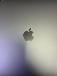 macbook pro  2019 ماك بوك برو 2019  معالج i7 جيل 9  رام 16g  بي كسر صغ...