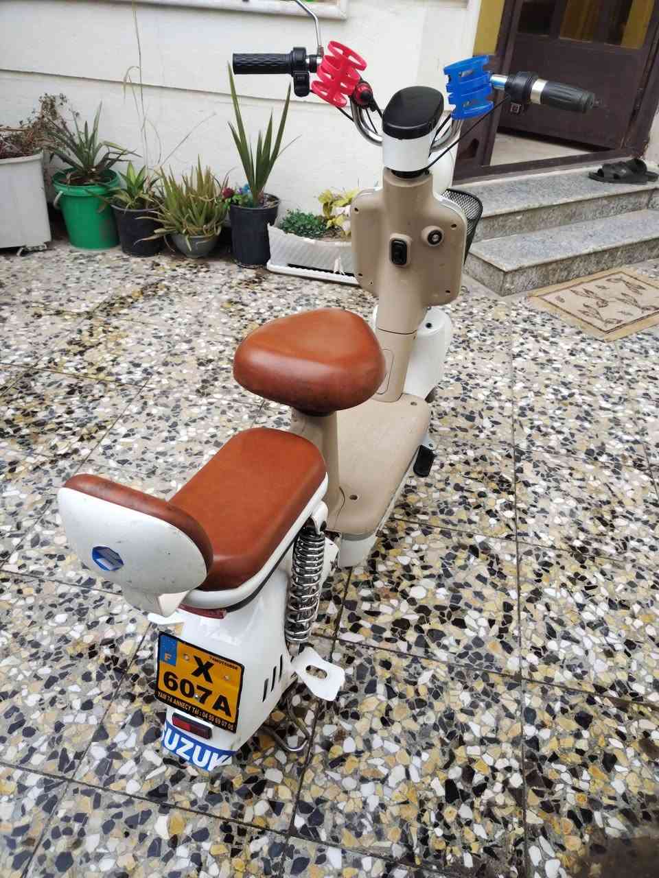 السلام عليكم دراجه شحن كلاسيك دراجه نضيفه وكامله مابيه اي نقص بطاريات بحاله جيده شاحنه الاصليه وياه بصمه وسويج وكارت تشغيل NFC كشنات جلد اصلي 

السعر 215 الف 
العنوان بغداد 
رقم ***********
