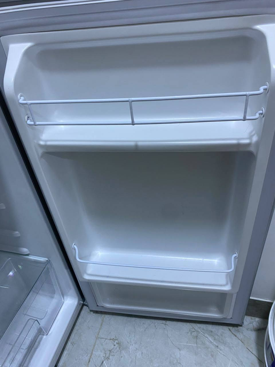 ثلاجه صغيره من شركة tosot الاصليه بعدها جديده استخدام اقل من اسبوع السعر 200 الف بيها مجال
***********
