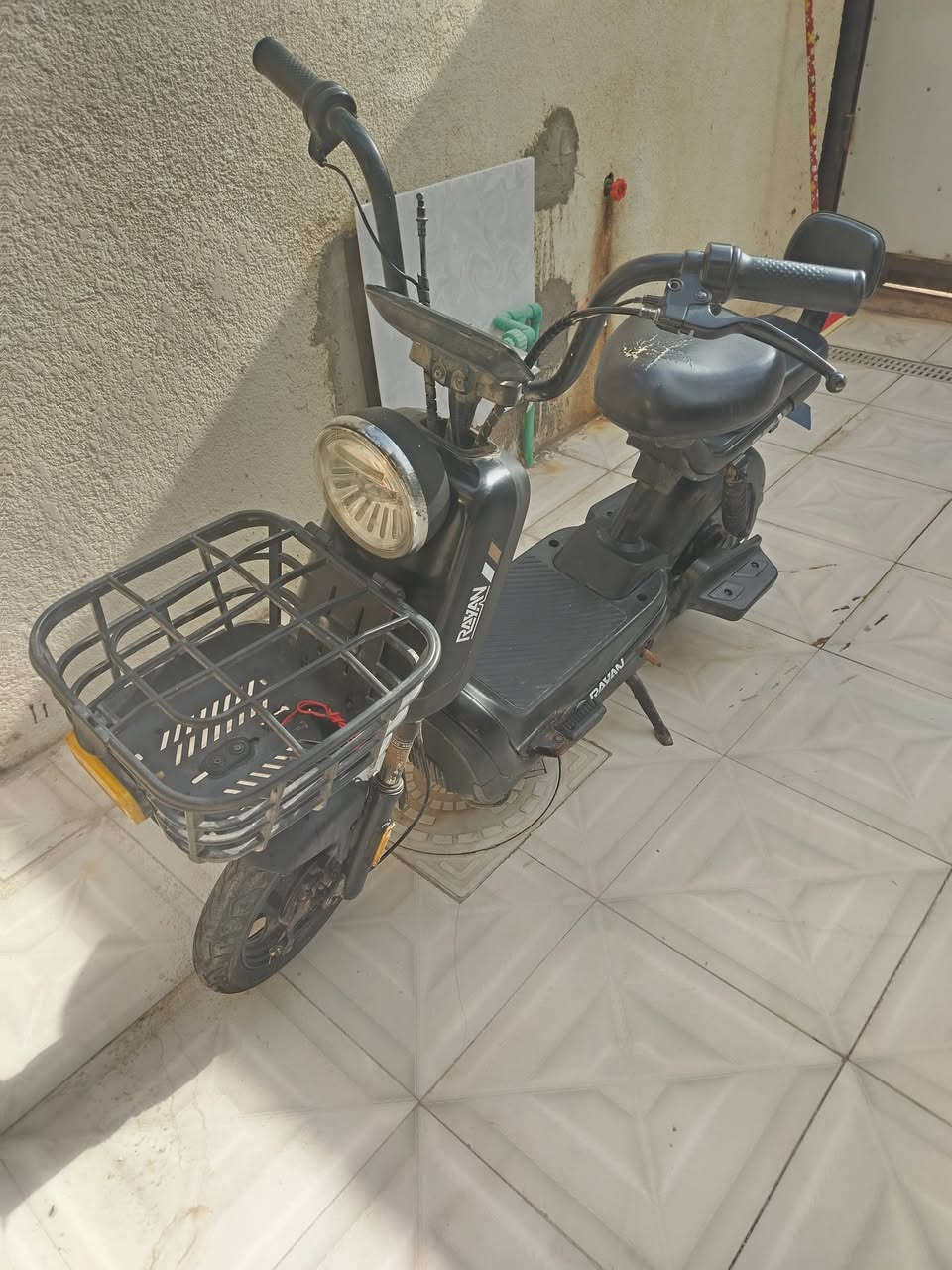 دراجه شحن
السعر 300 الف مكانها البصره ابي الخصيب
***********
