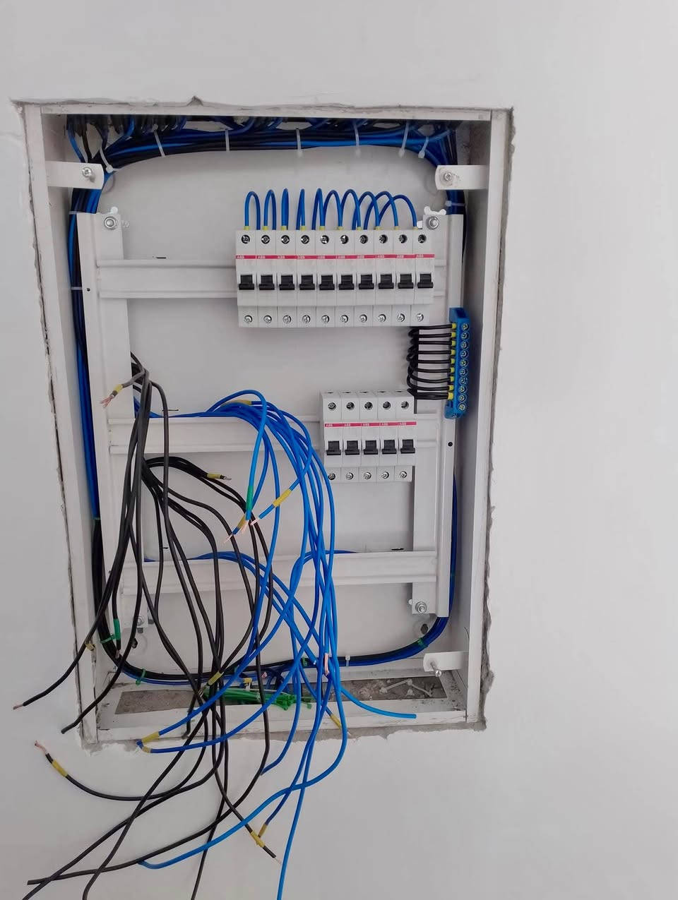 ‎علي الكهربائي لتأسيسات الكهربائية العنوان السماوة  موبايل *********** يتوفر واتساب للاستفسار الاتصال او مراسله الرقم .الرابط الخاص ب صفحه العمل راجين منكم  متابعة هذه الصفحه https://www.facebook.com/share/15wmQjdm6f/?mibextid=wwXIfr السماوا, المثنى
