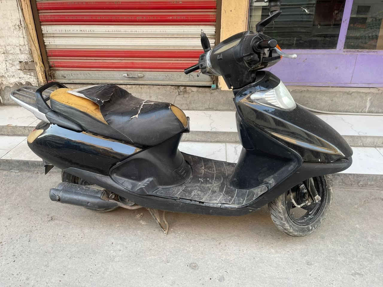 السلام عليكم سبيسي ياباني ١٠٠ دراجة نص نكرة ونظيفة لا غاسلها ولا ابد لايت ابيض كهربائيات كاملة عوزها فقط يتبدل وهاهية مكاني اعظمية السعر ٥٢٥ للاتصال ***********
