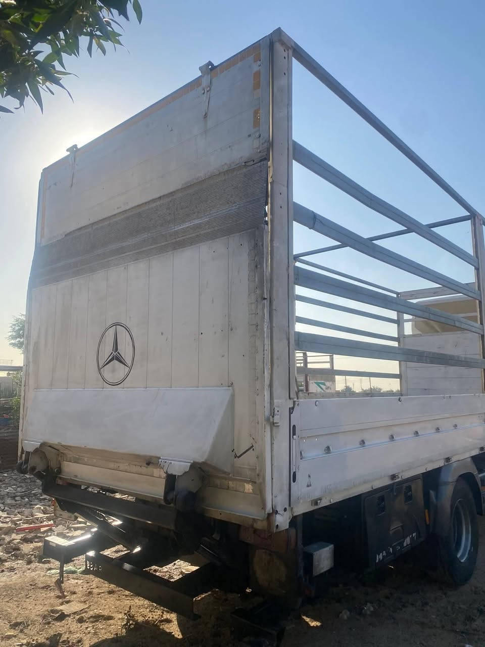 السلام عليكم ورحمة الله وبركاته سياره اتيكو2001  سياره جاهزه وخير من الله كبل لشغل 6سلندر 8برغي رقم صاحب السياره رقم انكليزي بس عل استلام وطالعات 4طن.   مكان بغداد. معلومه مكلف بل نشر
***********
