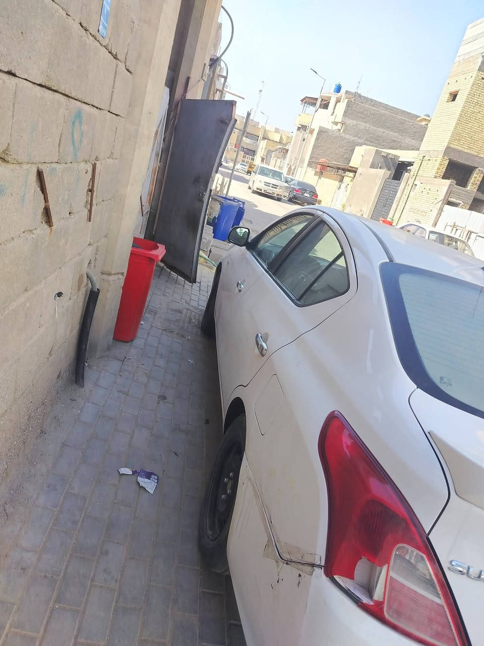 السلام عليكم نيسان سني للبيع موديل 23 طالعه بال 24 ماشيه 60,000 سياره بيها طاجات  بالكاملق اللي ورا الباقي كفاله اصوليه سنويه عام 30 اربيل تحويل وكاله السعر 115 وبيها مجال رقم الهاتف *********** المكان بصره
