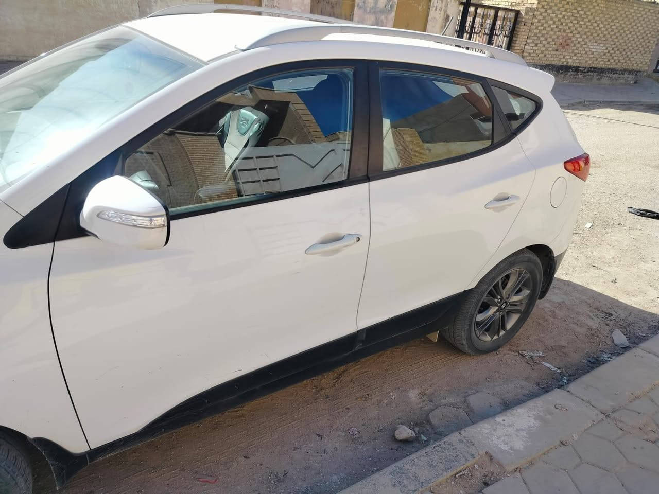 بسم الله الرحمن الرحيم 
السلام عليكم ورحمة الله وبركاتة 
1️⃣توسان للبيع فقط 2016 لون ابيض 
2️⃣رقم النجف بسمي رقم القديم 
3️⃣بيه بارد جاملغ الايمن شي بسيط فقط 
4️⃣ماشيه 150فقط 
5️⃣سياره محرك حاديه كير مكفول 
6️⃣السعر 153.. 
7️⃣العنوان النجف الاشرف 
رقم الهاتف: 
***********
