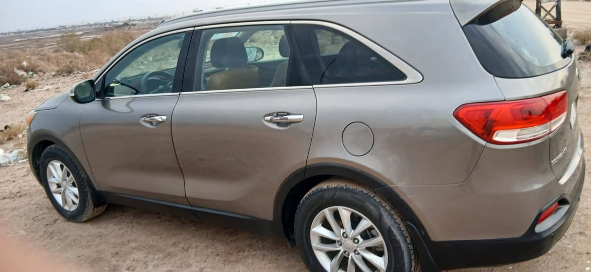 السلام عليكم كيا سورنتو للبيع مديل 16رقم ذي قارسياره مكفوله v6سلندر بيها بس قبق الجنطه مبدل السياره حيل نضيفه وبيها سونار السعر 170وبيها مجال7763491794
