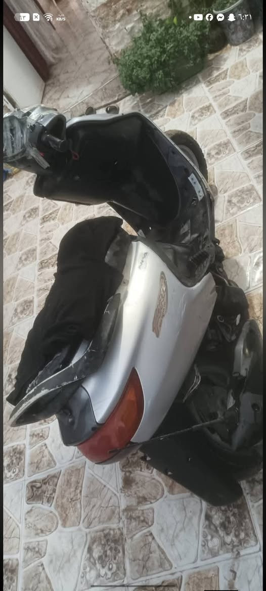 السلام عليكم دراجة فراشة فورتي ياباني للبيع السرعة 140مال شغل مشي خير من الله تشتغل نكرة هندر السعر 270 وبيها مجال حك الجية المكان ديالى قرب جديدة الشط للتواصل ***********
