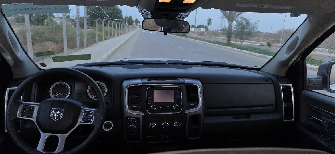 دوج رام موديل 24 مواصفات SLT
محرك حجم 6 سلندر 
باب قصير بدي طويل 
شاشه وسطيه 
كامره خلفيه دواره 
كير ماوس
فول تحكم ستيرن 
ويل كب حجم 20 كروم 
سياره جديده ماشيه 21 زيرو حادثها بدون دواخل ويرباك وتبديل مكانها الديوانيه سعرها 230 وبيها مجال للاستفسار الاتصال على الأرقام 
*********** واتس اب 
***********
