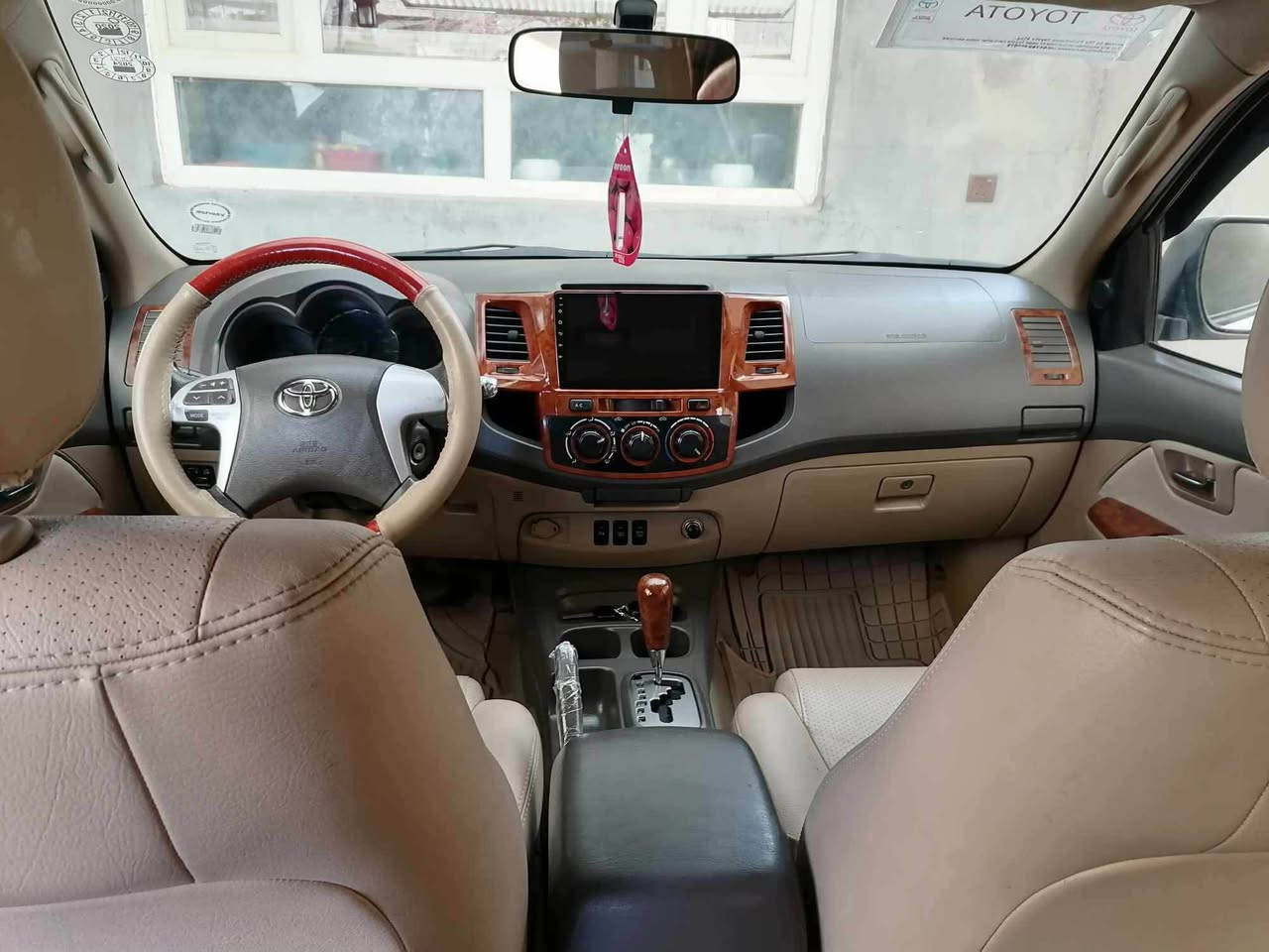 توێتا فۆرچنەر ٢٠١٣  شەریکەی سەهیدنەهرۆ ئۆتۆماتیک ٤ بستۆن سێڕیز کوشن گشت گیانی لەسەر دەقی شەریکە ماوەتەوە ١٥٢ هەزاری حەقیقی ڕۆشتوە گێڕومەکینەی بەشەرت نەکراوەتەوە یەک دینار مەسرەفی نیە ماڵی دۆستە نمونەیە لە جوانی (***********) حلبجة, السليمانية
