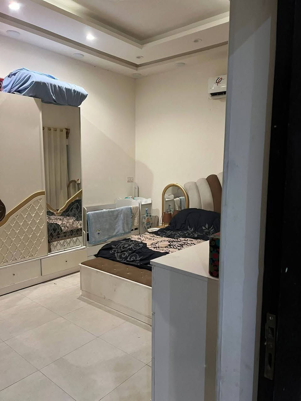 #اسعد_الله_اواقاتكم_بكل_خير⁉️👋
دار سكن للبيع 🏠🏠 
هاتف ☎️ ***********☎️

#المساحة::160متر

#العنوان:: البصرة أبو الخصيب منطقة أم النعاج 

#جنس_العقار::طابو مالك صرف زراعي باسم عراقي سند 25 وكالة ونصخ من الطابو ومكاتبة من المالك مباشره 

#يحتوي:: البيت على غرفتين٢ منام كبار 
وديوان 
ومطبخ وصالة 
وصحيات داخلي وخارجي 

شارع 12متر 
بناء طابوق شقل درجة أولى 🔐 

جميع الخدمات متوفرة ماء كهرباء مدارس نت كلشي قريب على 
#السعر((110مليون وبي مجال))
#اللاستفسار:: إلا تصال على الهاتف ☎️📞 
☎️((***********))☎️
               محمد
